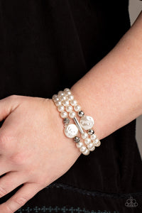 Exquisitely Elegant - White - Dazzling Diamonds 